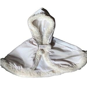 Little Girls Cream Fur Trim Cape with Hood LITTLE MAVEN TORI SPELLING Size 2 Y